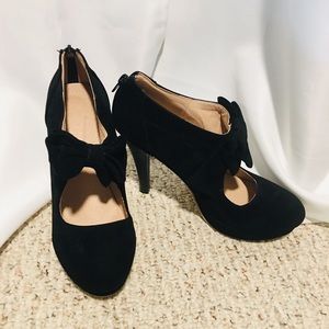 Black Velvet Bow Pumps